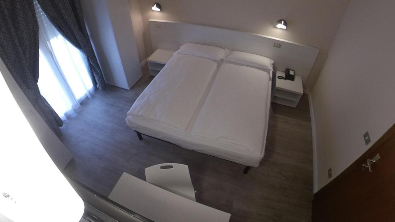Hotel Alberello リーヴァ・デル・ガルダ エクステリア 写真
